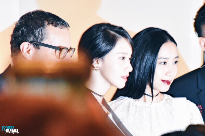 [PIC][28-02-2017] YoonA khởi hành đi Hồng Kông để tham dự sự kiện “DIOR 17S/S Landmark Pop Up Store” vào sáng nay - Page 4 C56TpslUYAUBb12