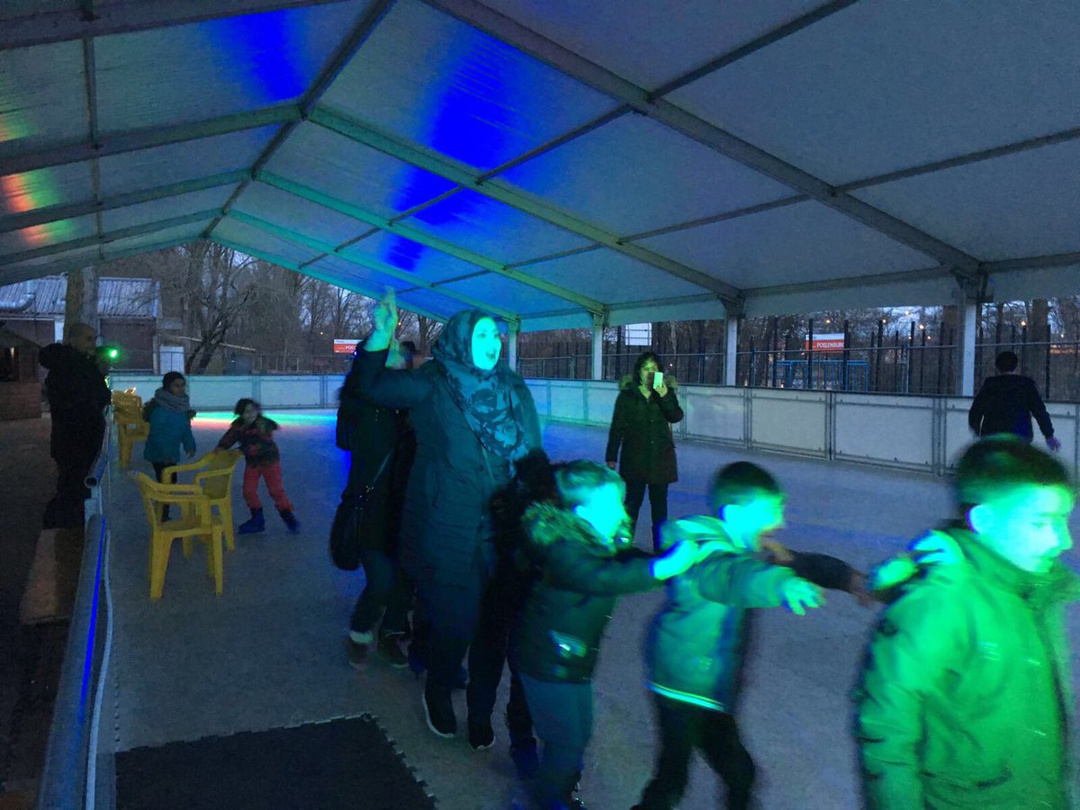 Vrijdagavond de laatste avond #Poelenburg on Ice met discoschaatsen vanaf 19.00 uur voor iedereen! #Zaanstad