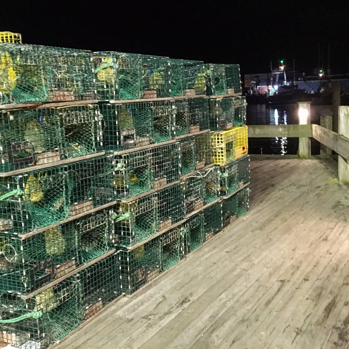 ipswichmedia's tweet photo. Ready to roll. Last night in Gloucester #Lobster #workingharbor https://t.co/jJxXDLHKaH