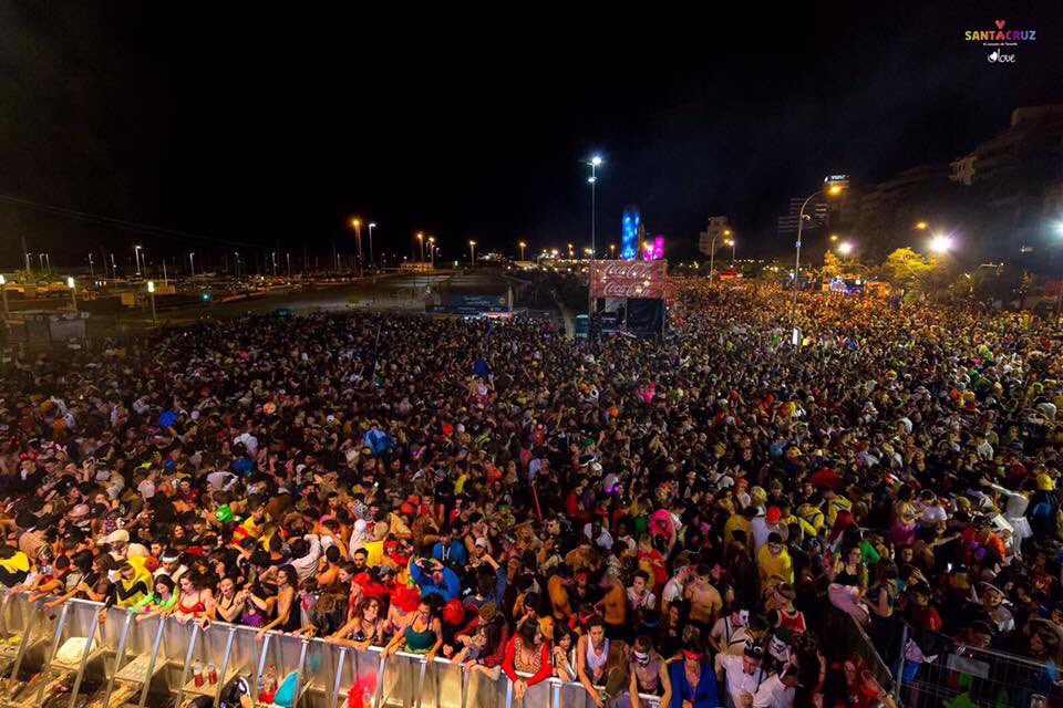 SislenaC's tweet photo. Santa Cruz de Tenerife en Carnaval, el mejor Carnaval del 🌎💃🏽🎉 https://t.co/umUZJPk8S3