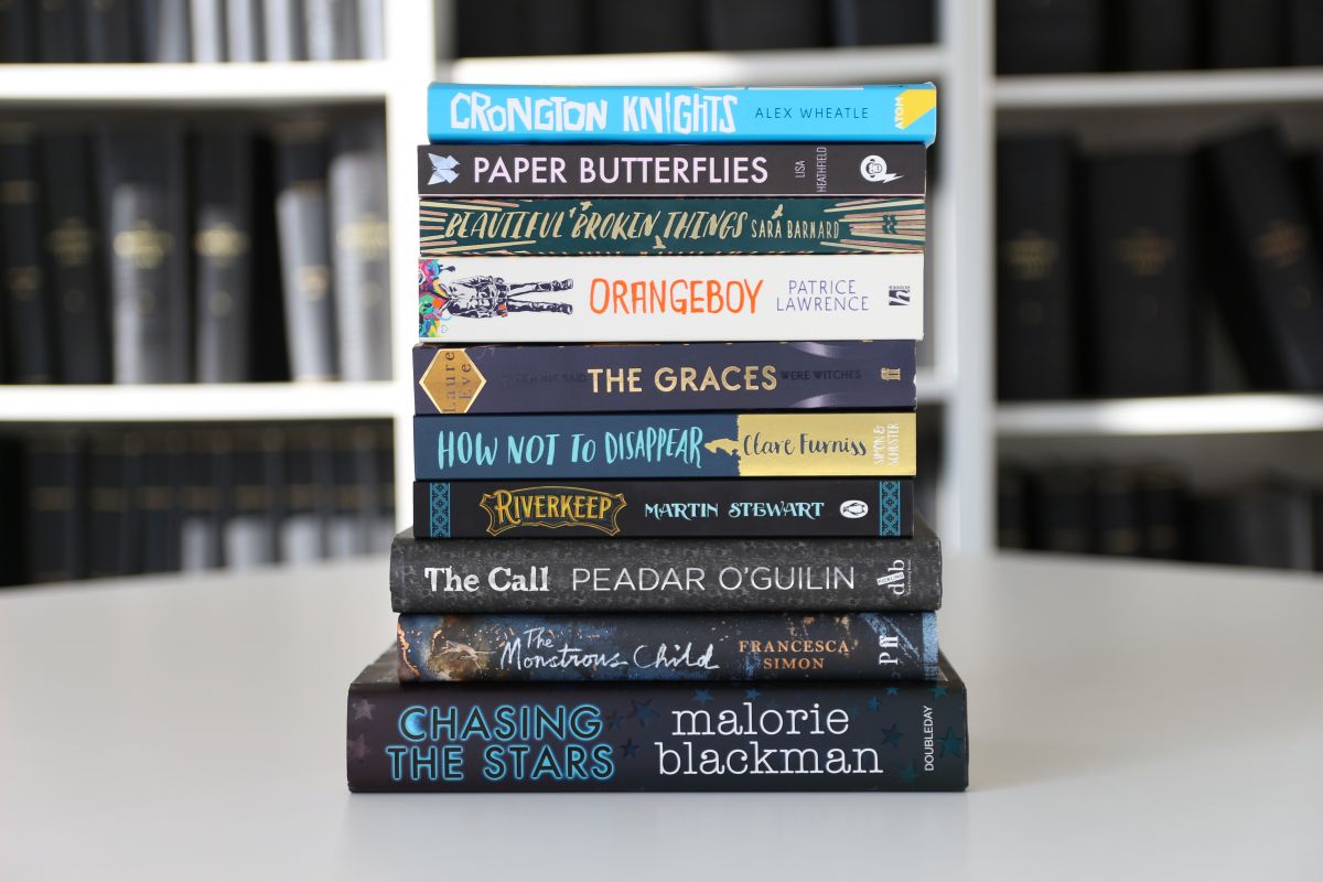 Here's this year's #YA10. Congratulations to all of the authors and publishers on the shortlist! thebookseller.com/news/ya-book-p…