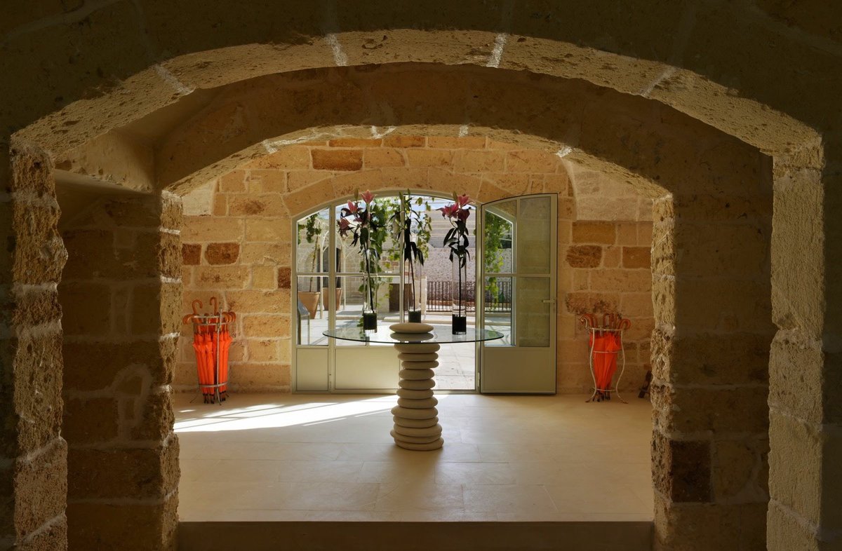 Ferro Finestra offers the freedom and light of wide windows, along with the security and comfort of high-tech window design. #architecture