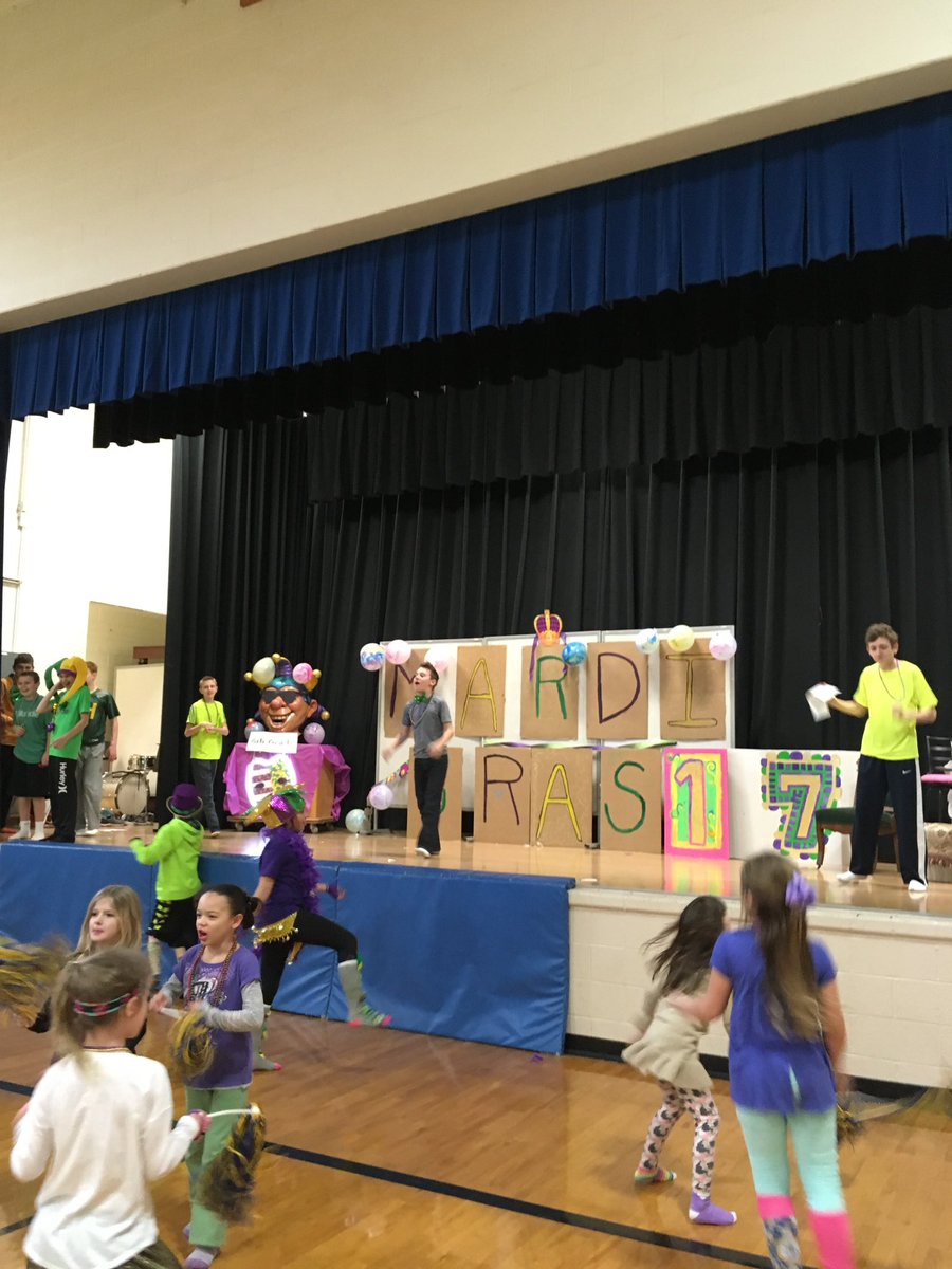 sjacrusaders8's tweet photo. SJA Mardi Gras 2017 https://t.co/KWexuPKsHj