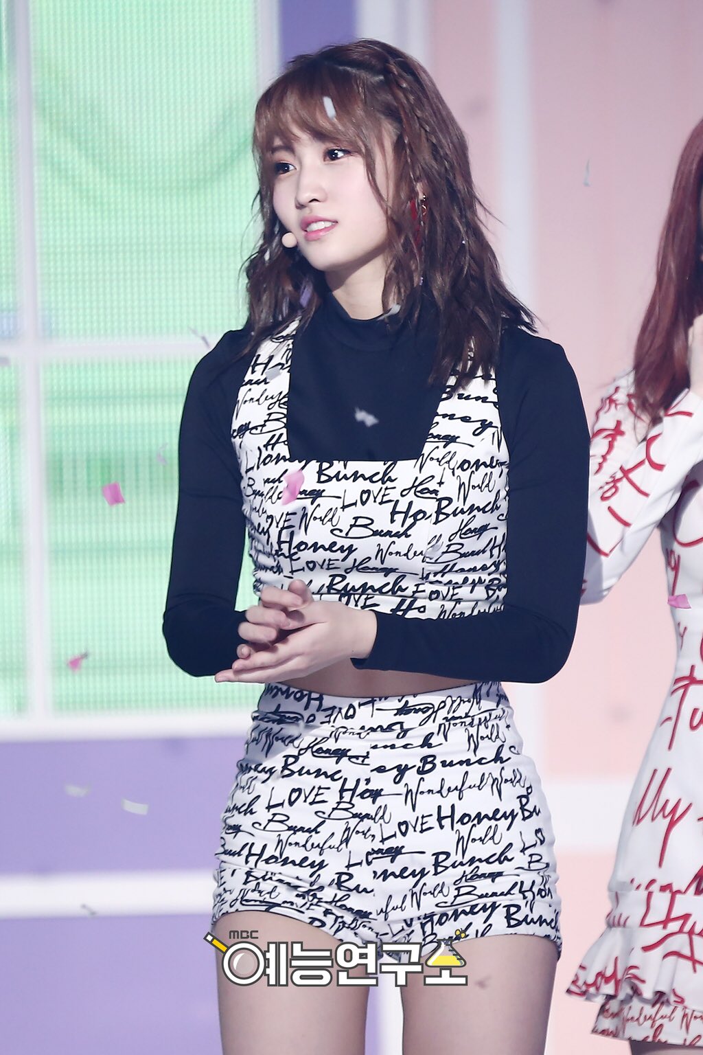 Twice Global Pic Mbc Show Music Core Knock Knock 6 T Co wptkp5tp Twice 트와이스 모모 Momo T Co Hc04ssrzwg Twitter