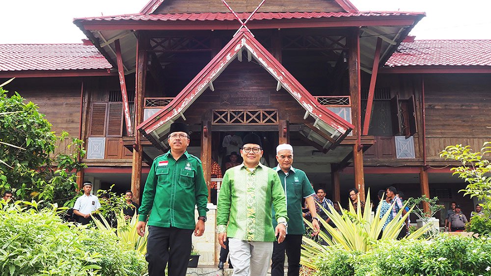 2) Ketum DPP <a href="/cakiminpkb/">Cak Imin</a> didampingi Ketua DPW Sumut @Ance_PKB , Anggota DPR @PkbDasopang di Ponpes Darularafah Sumut