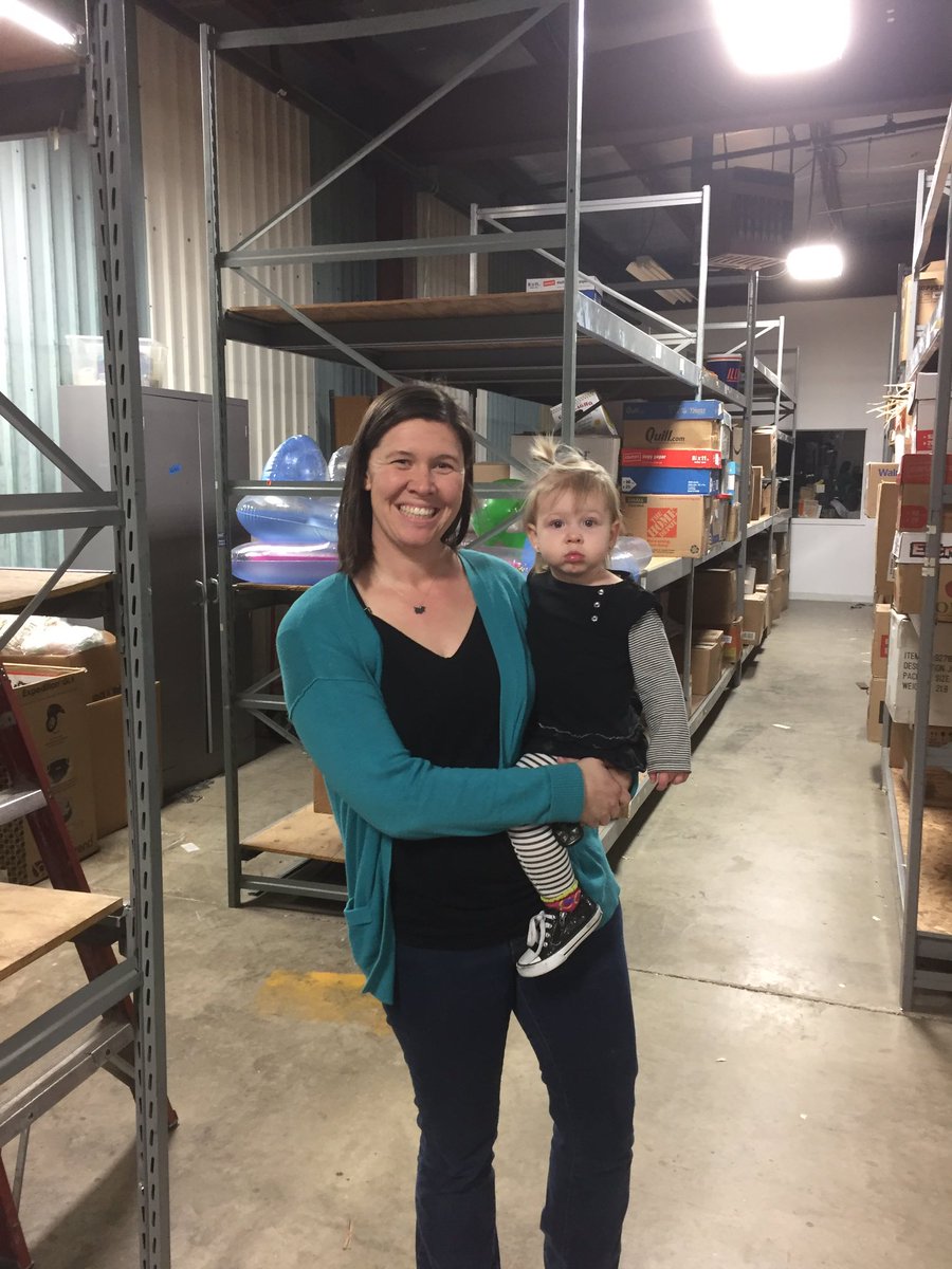 silkpursethrift's tweet photo. Christ's Church has two different teams that help out at the Silk Purse!  Team 2 more pics. https://t.co/ZzPSLfBpId