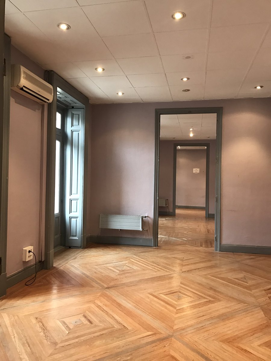 cool_sht's tweet photo. Dos meses para la apertura de @CasaDecor y hoy visitamos la casa. Un edificio con mucha historia y posibilidades #CasaDecor2017 https://t.co/iEao9W9NzF