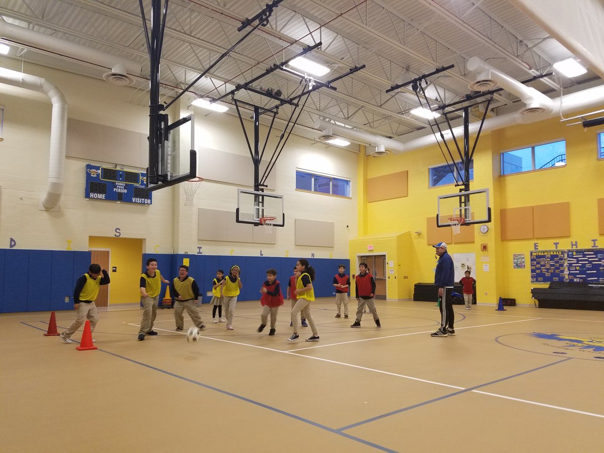 oliverExcel's tweet photo. Soccer club getting ready for the next tournament @SWilsonELT @raymarin_ELT @ELT_Newark @OliverSchool https://t.co/SJobKTjW3h