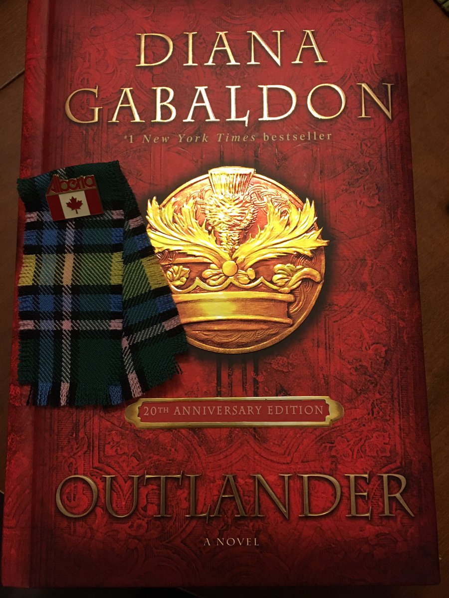 penny_baggins's tweet photo. Thank you for giving us this @Writer_DG #WorldBookDay 📚
@caitrionambalfe @SamHeughan See you at @emeraldcitycon #ABOotlanders ❤u #Outlander https://t.co/Ub31iY7KrI