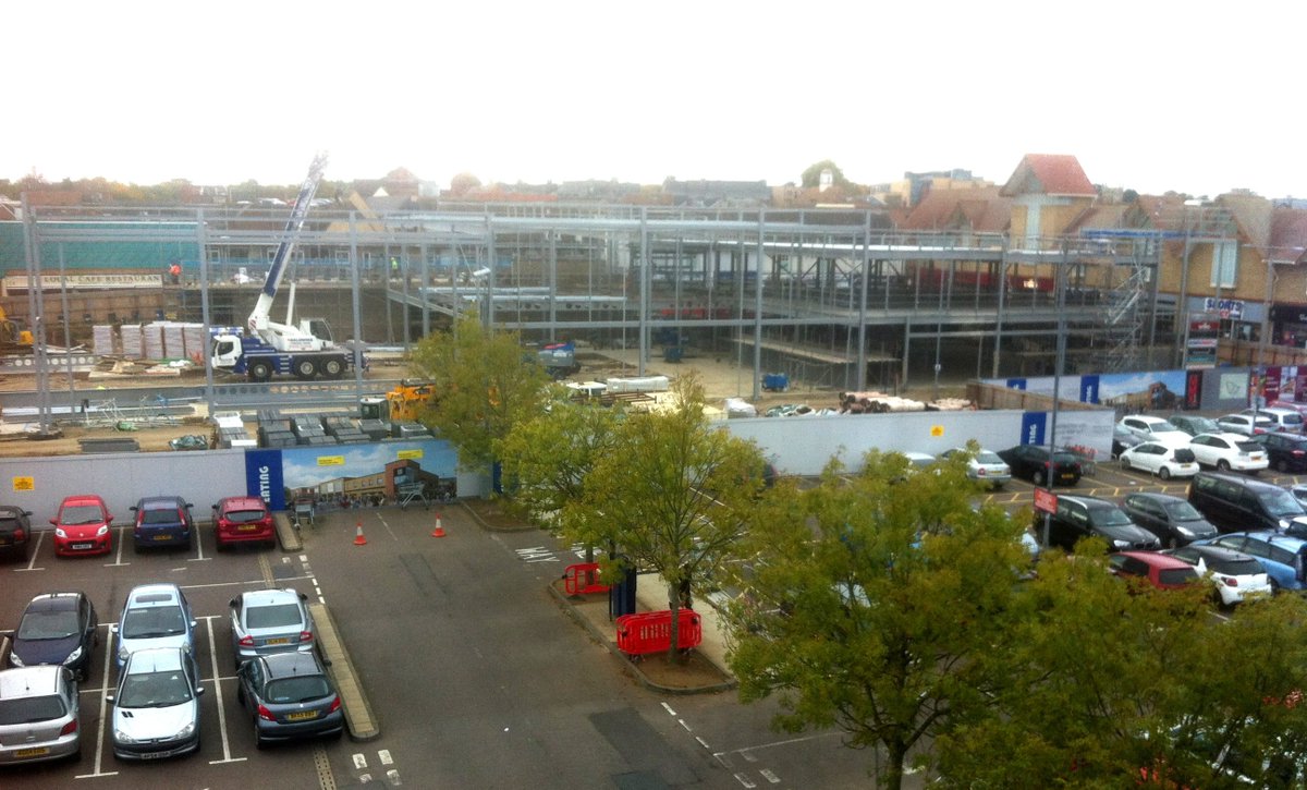 ChequersSCHunts's tweet photo. Work is well under way with the construction of the new retail units for Next and M&amp;S Foodhall https://t.co/E17NGfCXIV