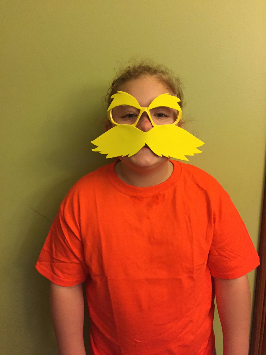 docanna1998's tweet photo. It's #DrSeuss day at @pesmustangs! #Sneetch #Lorax https://t.co/6uRr2cb7XC