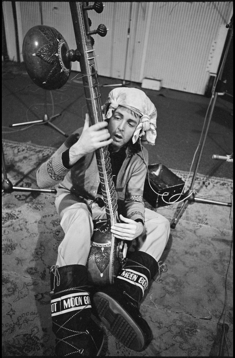 PaulMcCartney's tweet image. Paul at @AbbeyRoad London #ThrowbackThursday #TBT