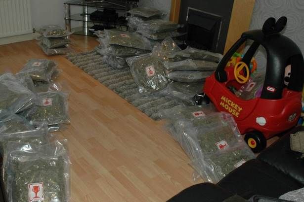 GRMDAILY's tweet photo. 🌿 Man gives police hilarious excuse when caught with £265k weed stash

➡️ https://t.co/dK1xp8F0xQ https://t.co/7qaG1BoV4u