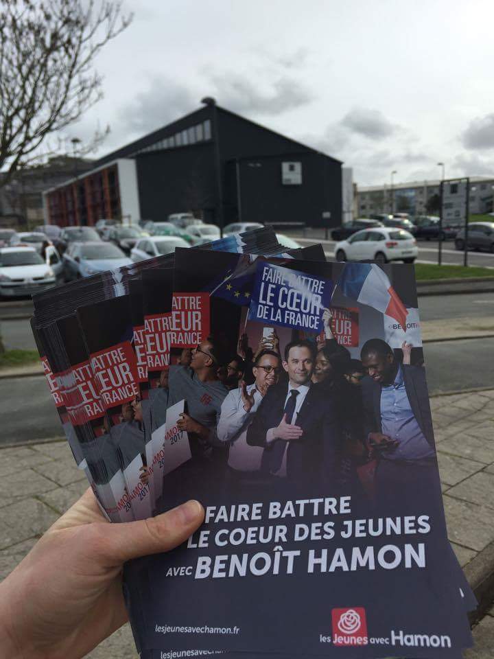 MJS_Vendee's tweet photo. Nous étions ce midi à tracter sur le campus de la Courtaisière pour la campagne de #Hamon2017 ! #HamonFlash #Presidentielle2017 🌹🌱 https://t.co/NdSjEPONrt