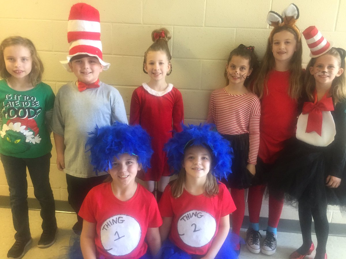MsLauraWilliams's tweet photo. We are some Dr. Seuss loving 3rd Graders at @EMYoderElem!! #ReadAcrossAmerica #happybirthdaydrseuss #drseuss https://t.co/5JTHOGGHSy