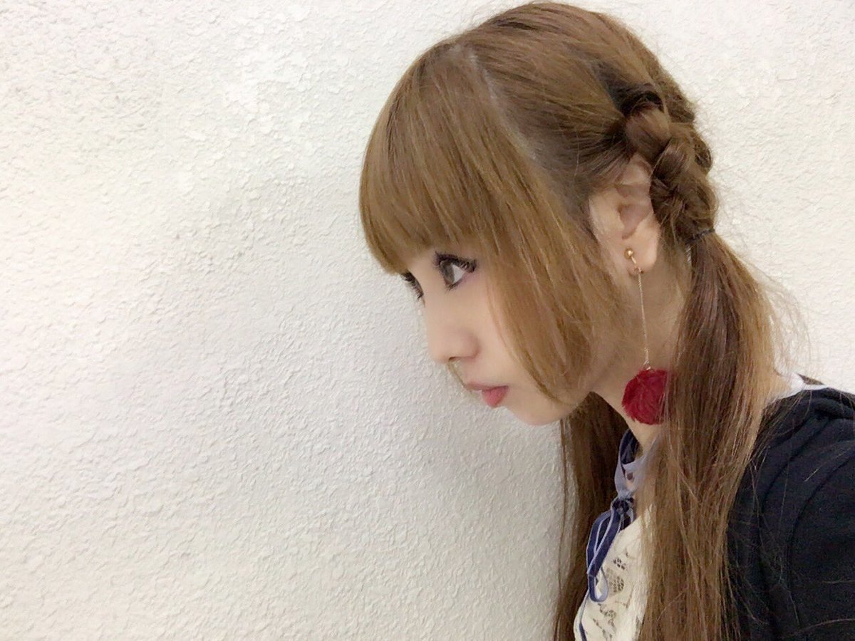 大江翔萌美 ありがつん 再放送は23 27時迄 とものmagichour De Paradise パーソナリティ大江朝美 とものマジパラ です 今日の髪型は三つ編みなようで三つ編みではないふたつ結びとお約束のうさぎさんパーカー 今日 着たんだよ 紹介する暇もない