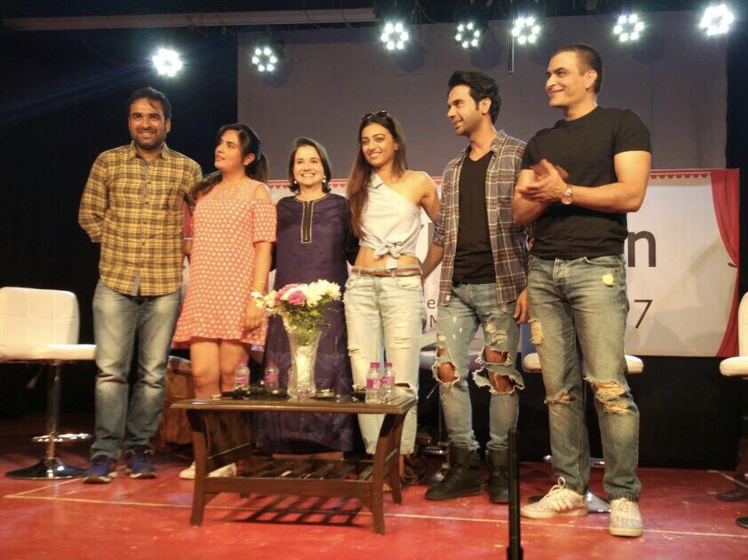 anupamachopra's tweet photo. An evening well spent - talking theatre vs film with @RajkummarRao @RichaChadha_ @radhika_apte @Manavkaul19 &amp; Pankaj Tripathi! @khidkiyaan https://t.co/Q2DoE5MBHK