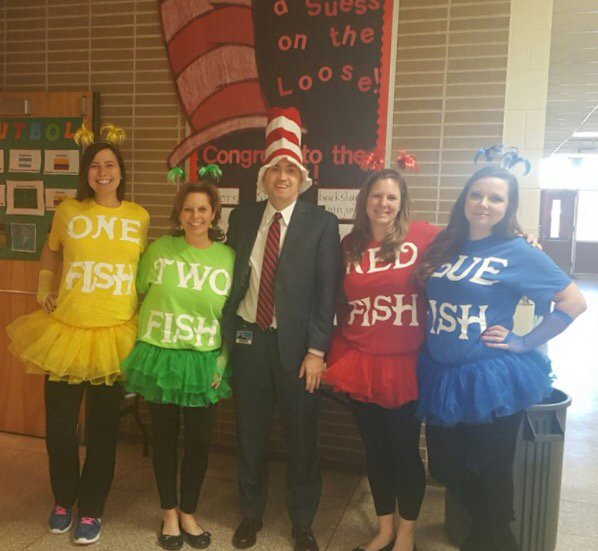 underwoods2006's tweet photo. One Fish, Two Fish, Red Fish, Blue Fish Fun with K and Mr. Barnett! @WarrenES_BCPS #ReadAcrossAmerica #DrSeuss #wes https://t.co/8nRf91vdmT