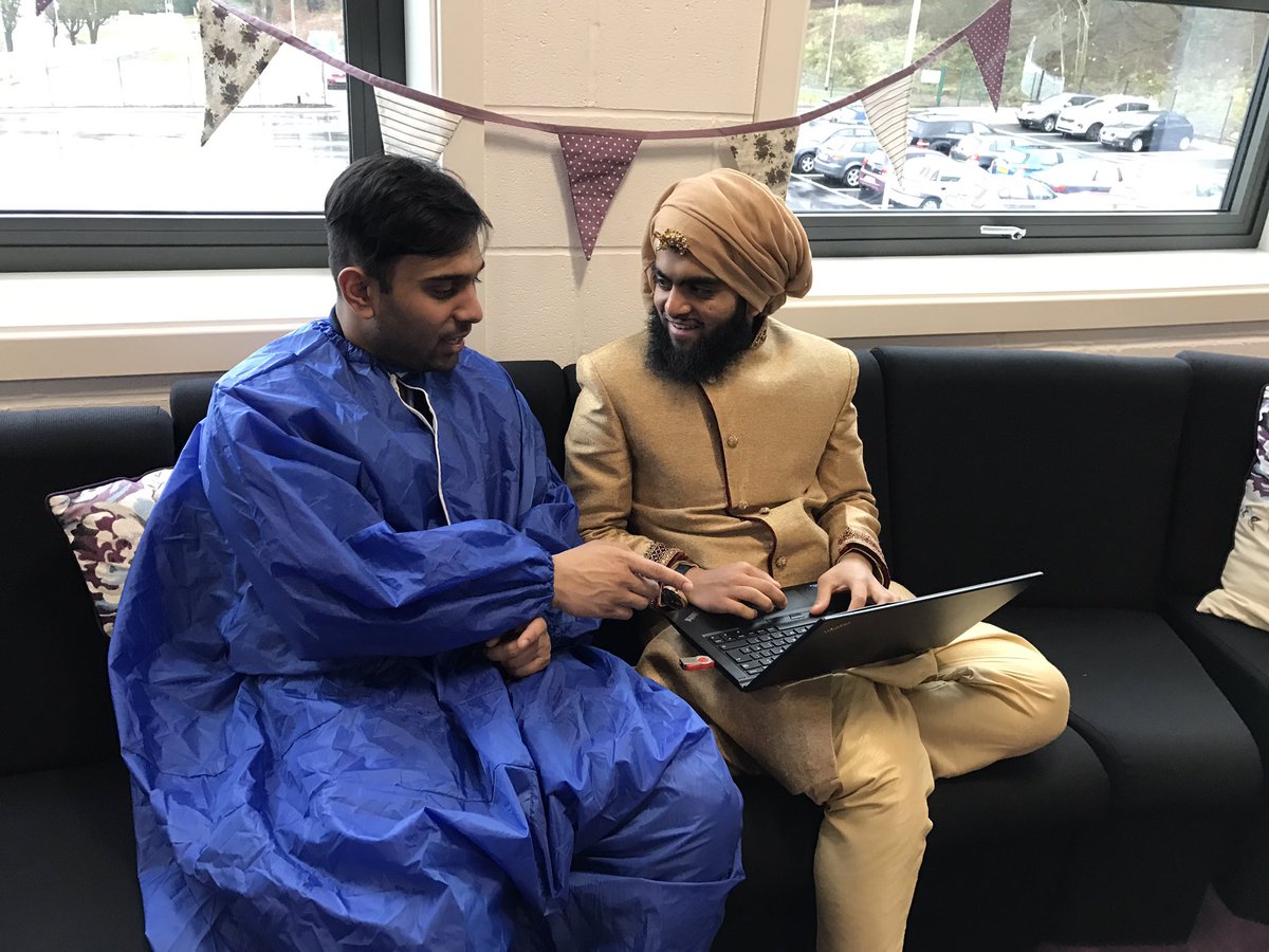 olive_bburn's tweet photo. Violet Beauregarde(a rather deflated blueberry)and Aladdin busy planning Judaism lessons for RE #workdoesnotstop #WorldBookDay #Tauheedul https://t.co/iJdvmwaRRg