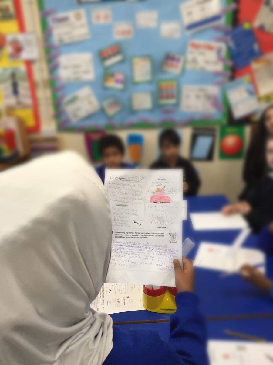 Getting creative with an enthusiastic group of children 😏#WorldBookDay #InAp