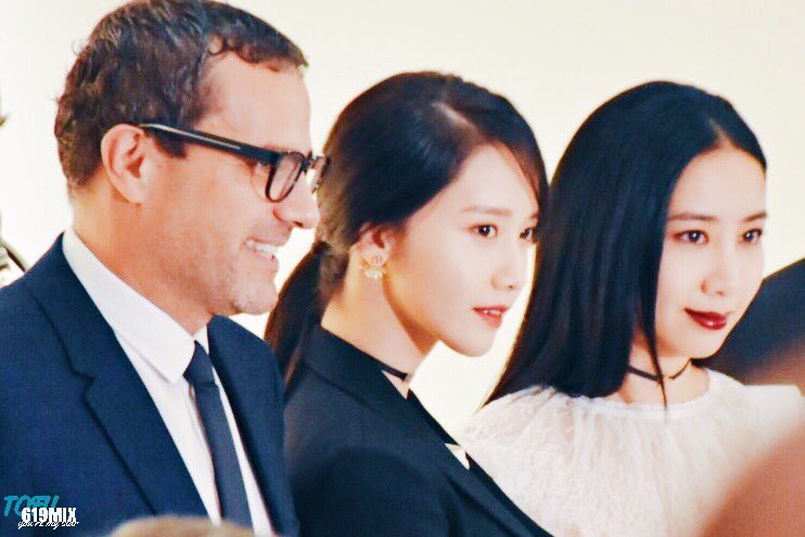 [PIC][28-02-2017] YoonA khởi hành đi Hồng Kông để tham dự sự kiện “DIOR 17S/S Landmark Pop Up Store” vào sáng nay - Page 4 C56uyvtUwAEluJU