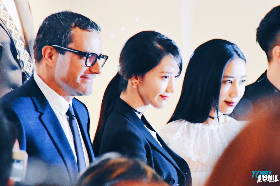 [PIC][28-02-2017] YoonA khởi hành đi Hồng Kông để tham dự sự kiện “DIOR 17S/S Landmark Pop Up Store” vào sáng nay - Page 4 C56uyvwU8AAeLPc