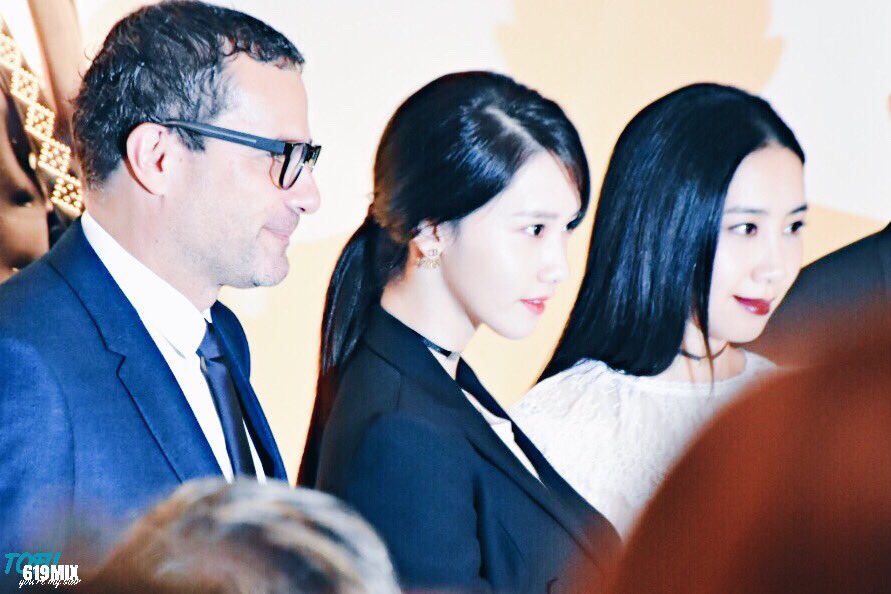 [PIC][28-02-2017] YoonA khởi hành đi Hồng Kông để tham dự sự kiện “DIOR 17S/S Landmark Pop Up Store” vào sáng nay - Page 4 C56uywFUYAA6bBR
