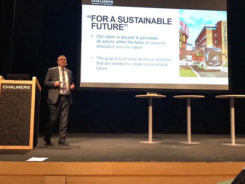 ChalmersAlumni's tweet photo. Rektor Stefan Bengtsson talar om Chalmers framtid. Den känns ljus! #cing110 #avancez https://t.co/SDl6ilBmmA