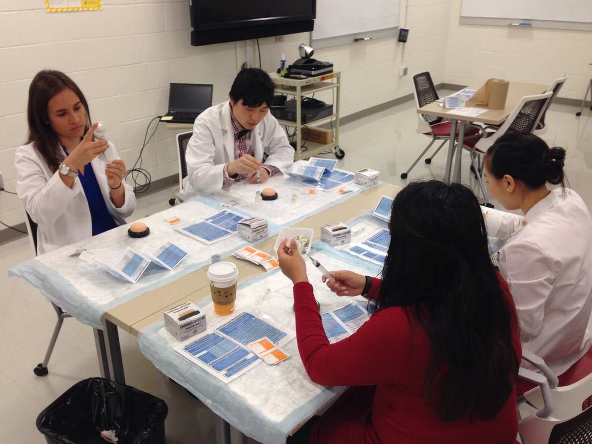 UNCsim's tweet image. Medication administration &amp;amp; #CodeSepsis for the #MedEd transition course w/ @UNCSON Assistant Director of #UNCsim Darlene Baker.