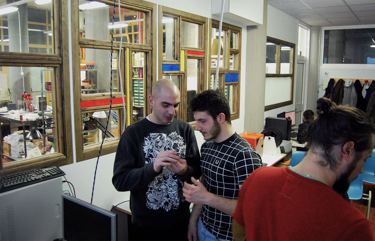 fablabaq's tweet photo. Evento di Lock picking art al #Fablabaq, ieri sera. #locksport #lockpicking #LAquila https://t.co/rRtW1sLY9v