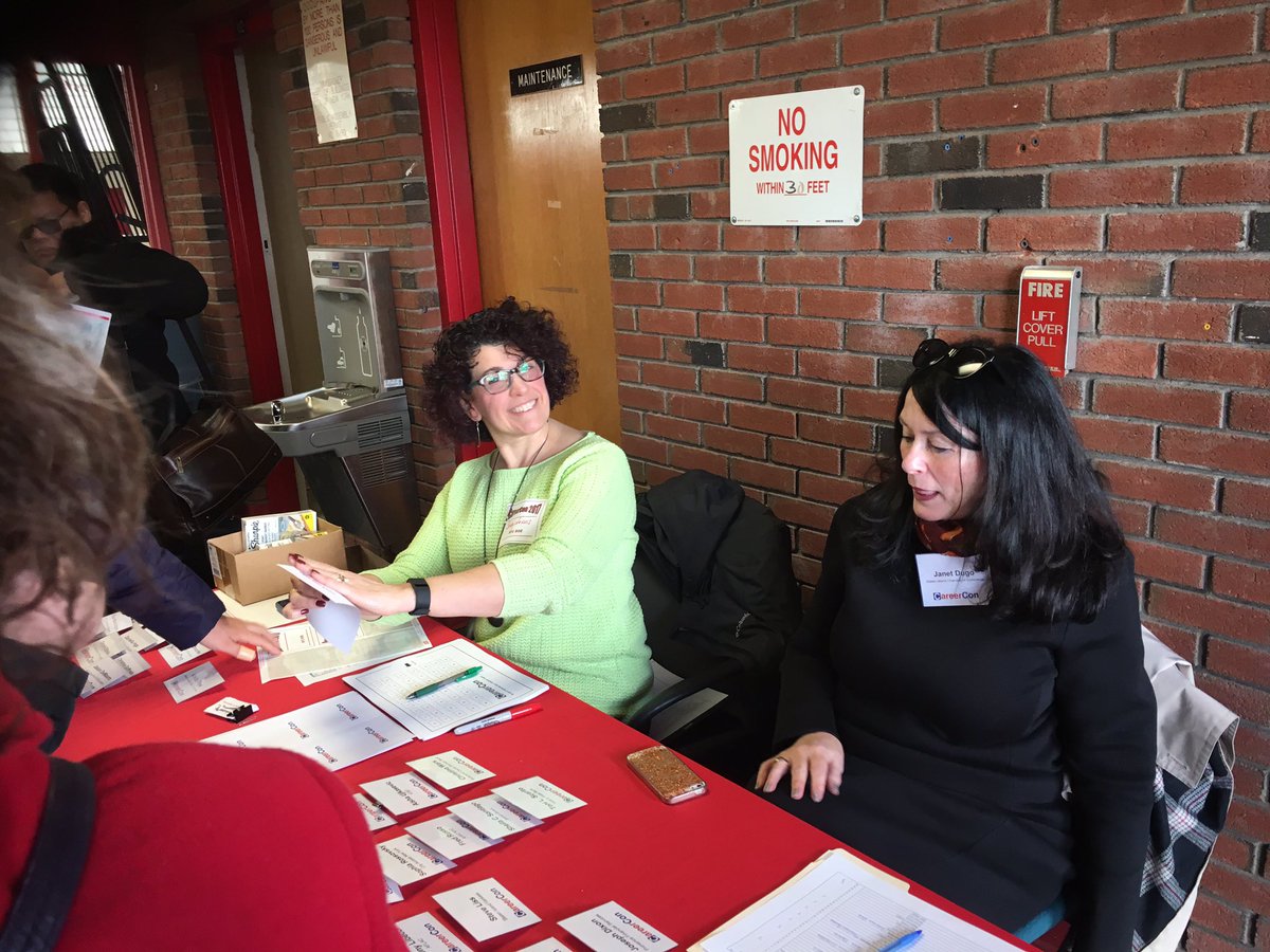 CSD31SI's tweet image. @SIBFSC teams gearing up to volunteer &amp;amp; present w/ our #statenisland community #CareerCon2017 #inspired31 @sichamber @sjusicampus