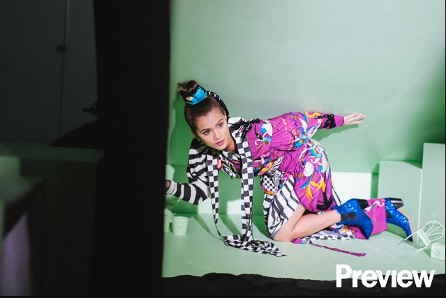 senyoramaris's tweet photo. #MarisForPreview Maris gets down on her knees for her second shot! This girl definitely knows how to werq her angles. @MissMarisRacal 😍 https://t.co/WRQjb7bVah