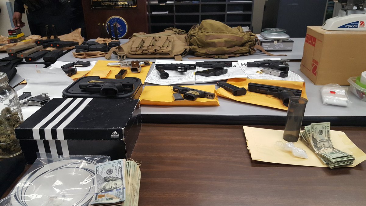 LAPDHQ's tweet photo. #LAPD Southwest Narcotics served several search &amp; arrest warrants this A.M. Weapons, drugs &amp; currency were taken off the streets of L.A. https://t.co/oyPPyOcT3R