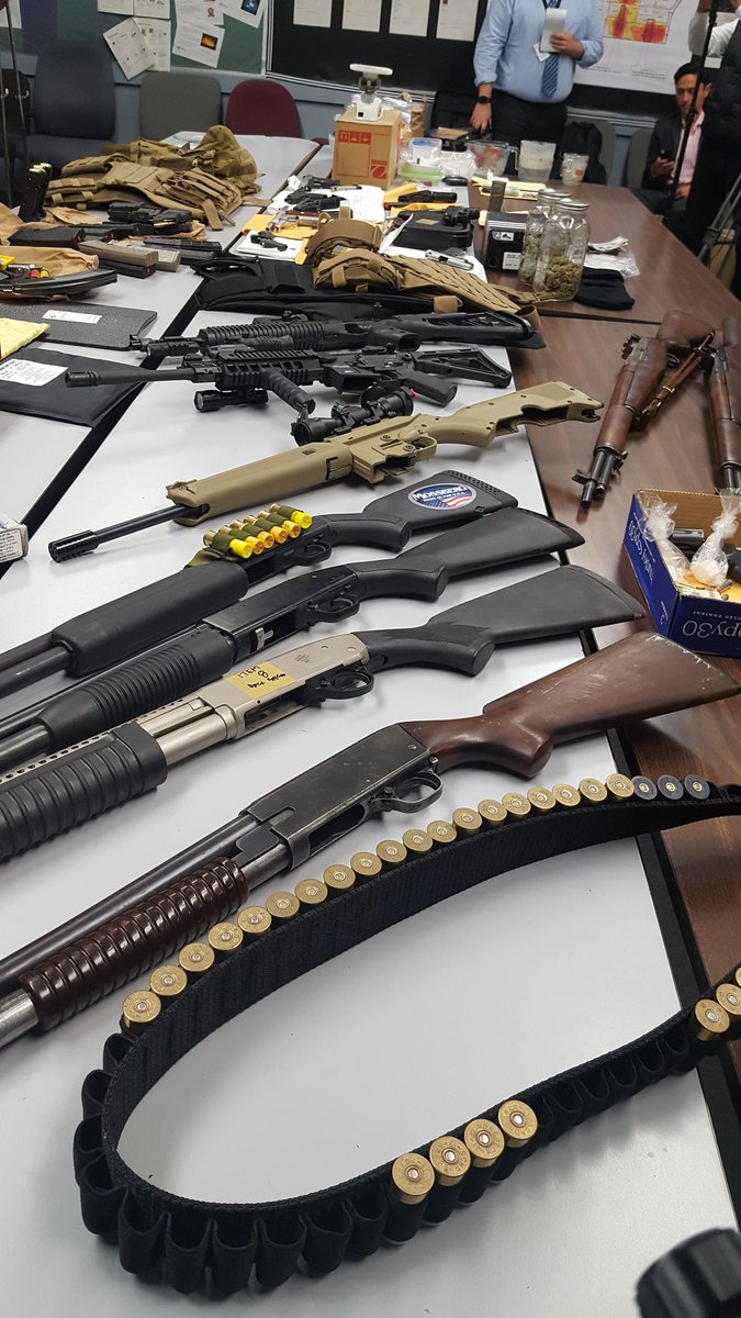 LAPDHQ's tweet photo. #LAPD Southwest Narcotics served several search &amp; arrest warrants this A.M. Weapons, drugs &amp; currency were taken off the streets of L.A. https://t.co/oyPPyOcT3R