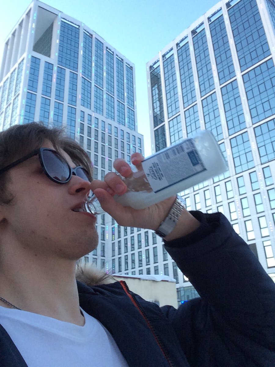speromine's tweet photo. Дорогие читатели моёго твытыра, это мой фото сешн , я пил гораш и фоткался https://t.co/fWjHE5USPv