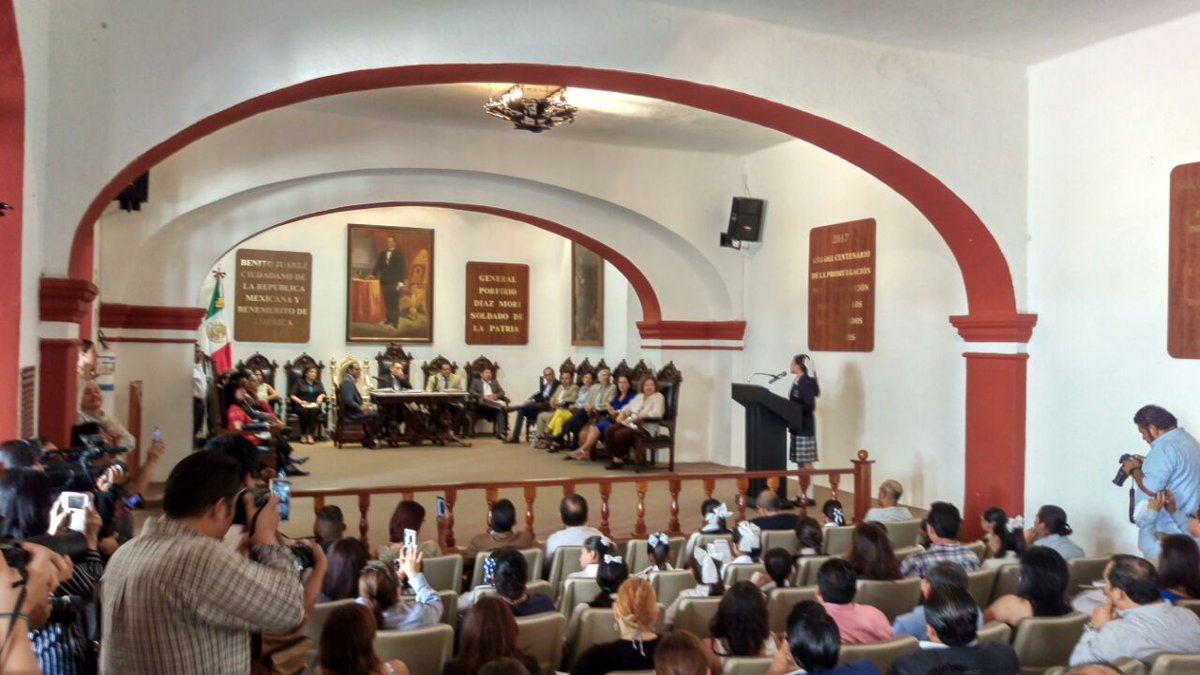 Heriberto64's tweet photo. Rendición de cuentas de Luz Sarahi Peralta Ramos ante el H. Cabildo de Oaxaca de Juárez @GobCdOax @JAHFraguas @ParlamentoNinos https://t.co/nUp0ap1aAI