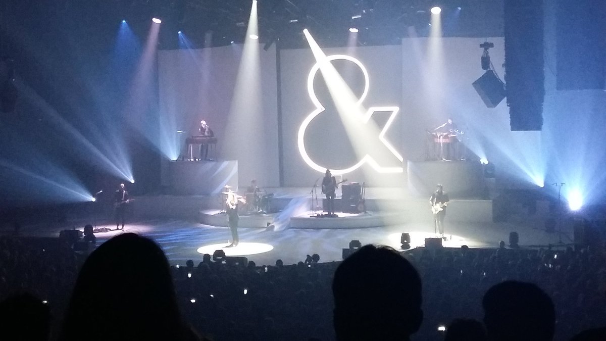 Camille_Brn96's tweet image. C'était vraiment un magnifique cadeau d'anniversaire 😍😍😍😍😍 #concert #JulienDore #albumlove