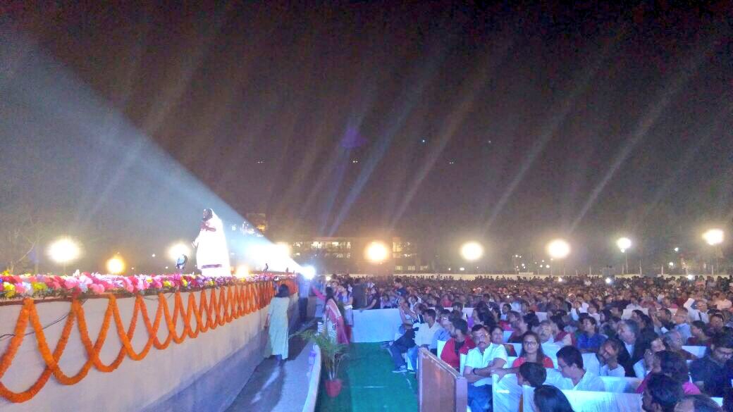 Gurudev's tweet photo. Addressed the students &amp; faculty of IIT Dhanbad on 'Intuition, Intelligence &amp; Innovation'. Many have benefitted from @ArtofLiving programs. https://t.co/jKYGgIqL7T