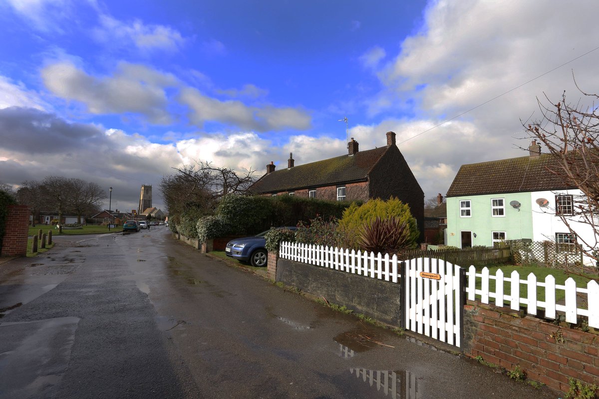 JuanperiCottage's tweet photo. Juanperi Cottage has three short breaks in March: 11th-14th, 20th-24th &amp; 27th-31st all £240 #WintertonOnSea #Dogfriendly #Norfolk #Holiday https://t.co/JHMNEjesnE