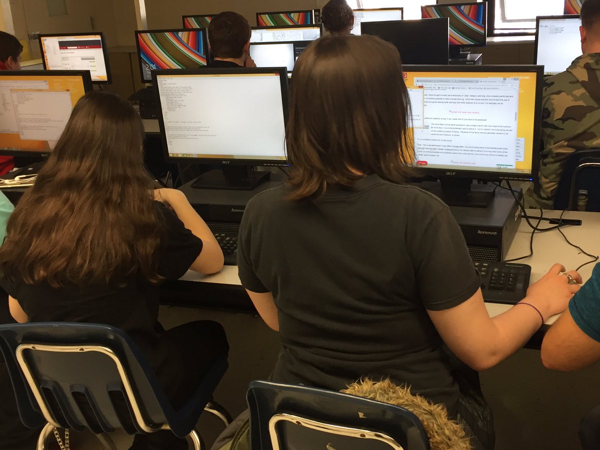 amymhudson's tweet image. Ss coding their own websites in CS2. #StudentCoding #StudentsWhoCode #FranklinEdTech