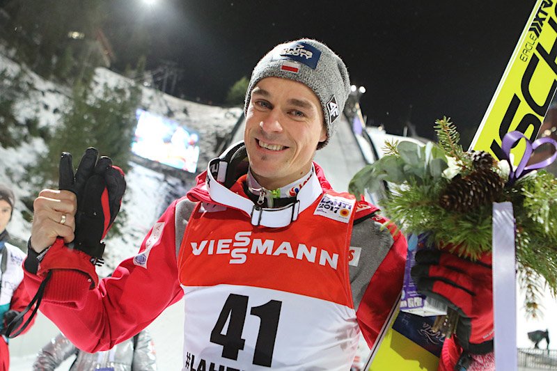 Skijumpingpl's tweet photo. Jeszcze raz polski bohater dnia - Piotr #Żyła, brązowy medalista MŚ #Lahti2017 na dużej skoczni! Brawo!!! #skijumpingfamily #skoki https://t.co/DoJOquIKxo