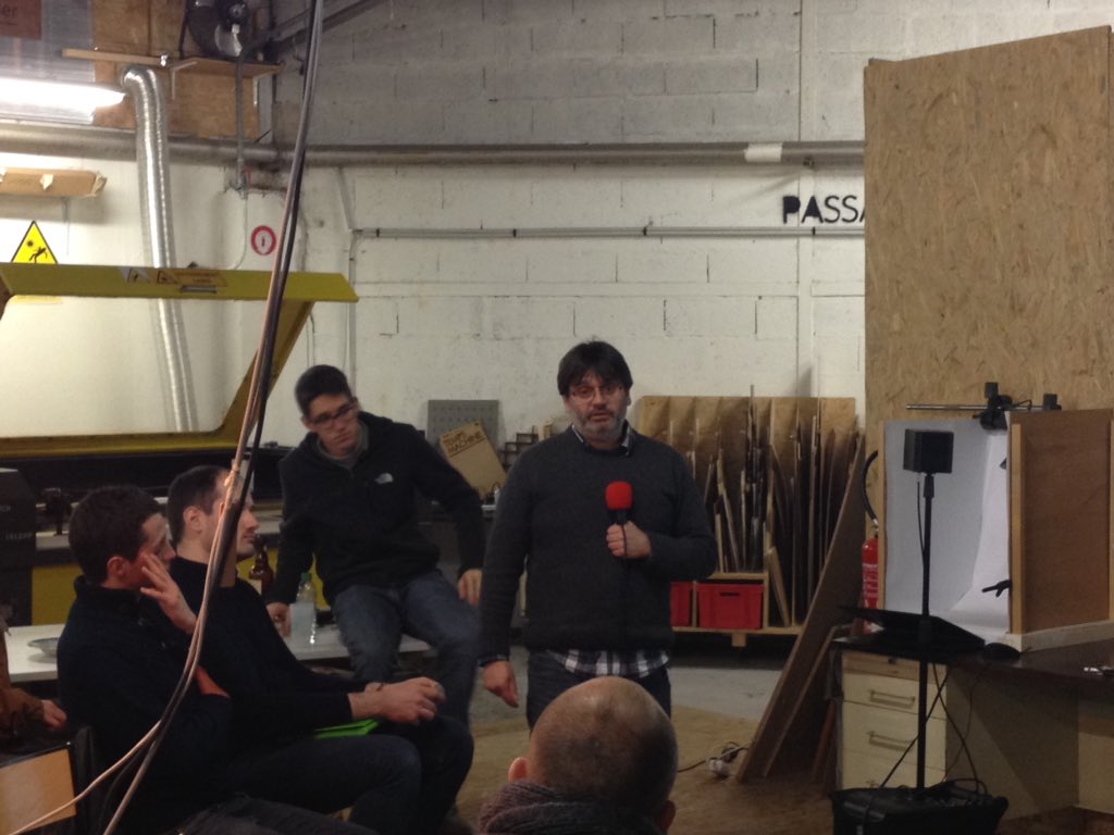 sebdufaclab's tweet photo. #aperoprojets #dufacilitateur @assoPiNG  Laurent#fabmanager présente sa visite de 2 jours aux #fablabs #makerspaces parisiens inspiration🤘🏻🚀 https://t.co/xdev03xny8