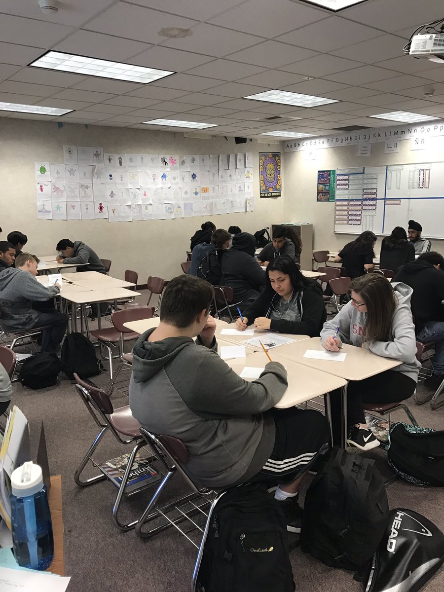 Mrsmenji's tweet photo. Stations activity about different responses to the Holocaust in the US #rhsOBSERVEme @A_Klein09 @rhsrodsquad @KristenWitt13 https://t.co/KT6K8I363o