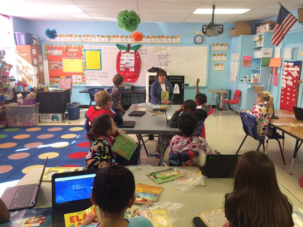 MarshallCoExt's tweet photo. Master Gardeners reading Across Marshall County from Byhalia to Potts Camp to Holly Springs for Read Across America Day. #MSUes #NELiveNow https://t.co/c31HouZl2J