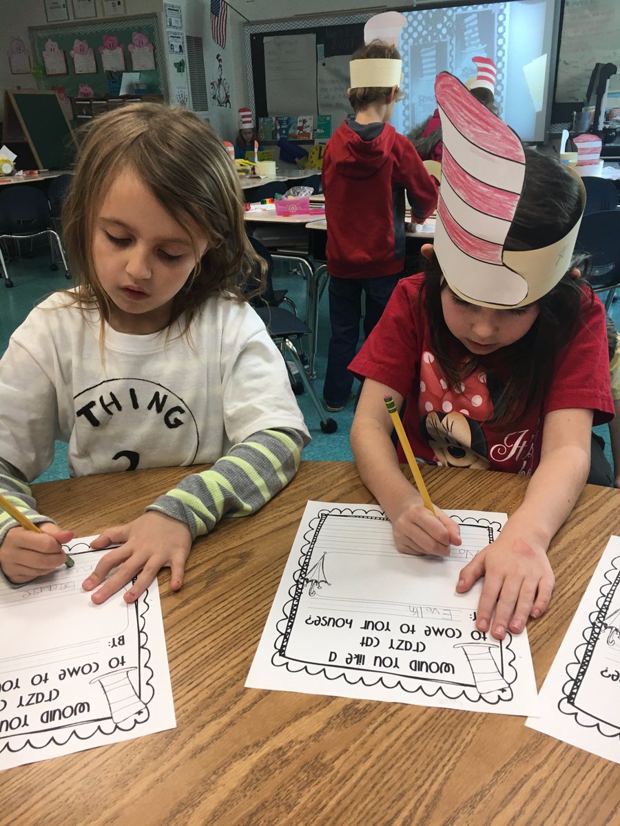 DES1stGrade's tweet photo. Celebrating Read Across America Day!  We have fun celebrating Dr. Seuss all day! #AACPSAwesome #DrSeuss https://t.co/mjFz6RSSQ4
