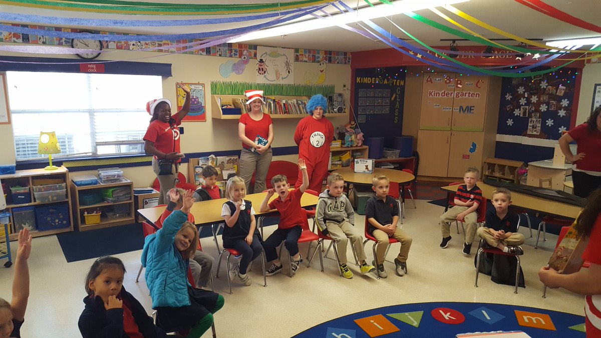 T2342 is volunteering by reading Dr.Seuss books to little students #ReadAcrossAmerica <a href="/djagatx/">Dhruv Jagtiani</a> @TgtATXVolunteer <a href="/Kimberly_Beaver/">Kimberly Beaver</a>
