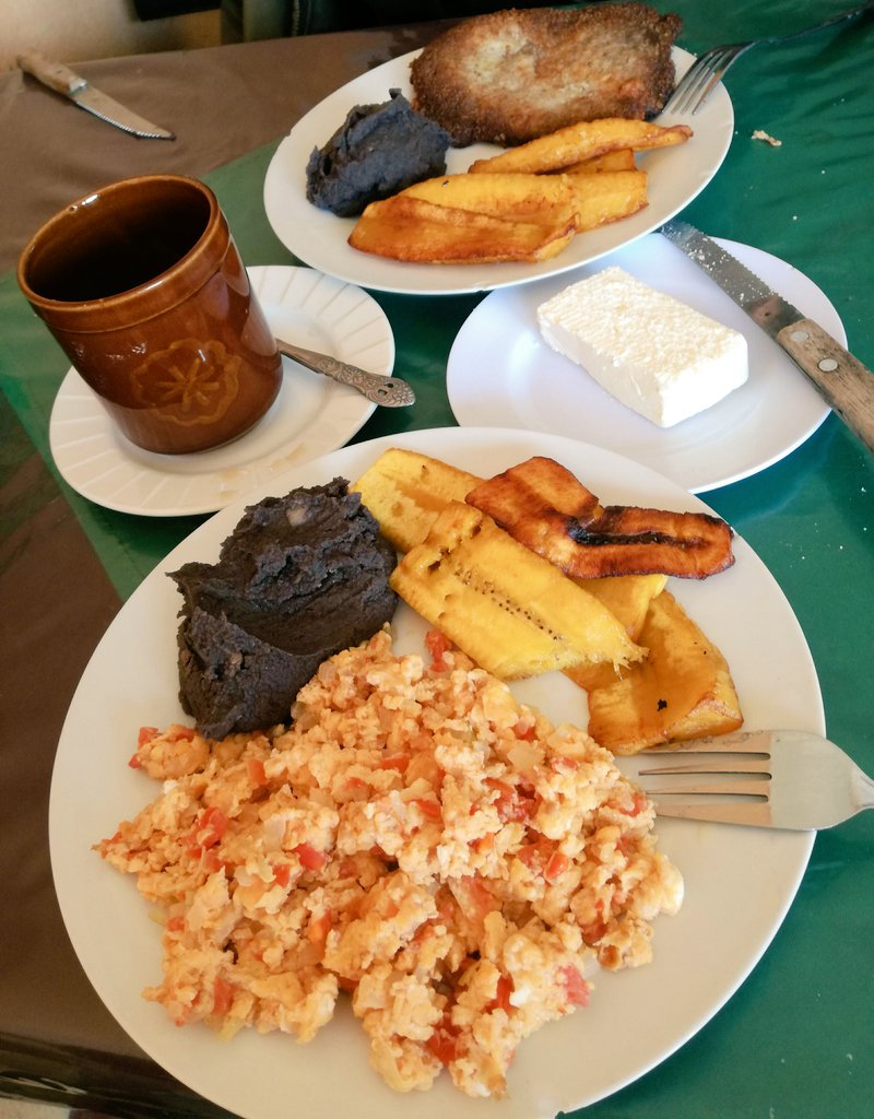 melymata91's tweet photo. Desayuno típico guatemalteco!! ☕🍴🍳❤ #tefaltaunviaje #viaja #Guatemala #MelyMata https://t.co/2ThKEB8vd8