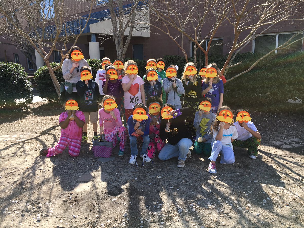 FrenierFrogs's tweet photo. Read Across America #TheLorax @JeffreysGroveES https://t.co/Adl8qBBBFq