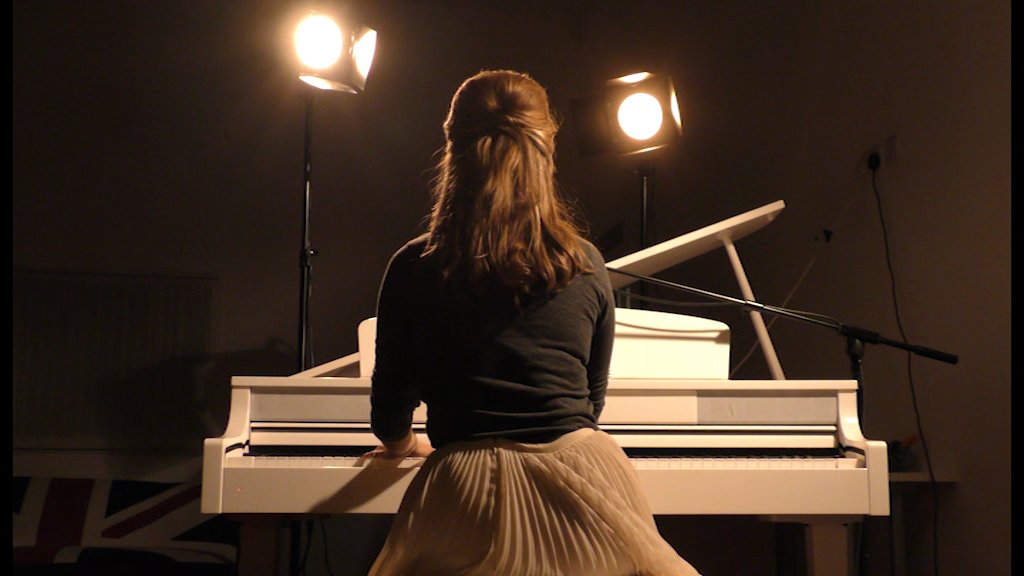 Tune in tonight for a brand new show that showcases incredible talent! Kicking off at 10.00pm with <a href="/Emily_estelle88/">Emily Estelle</a> #opera #classical #music