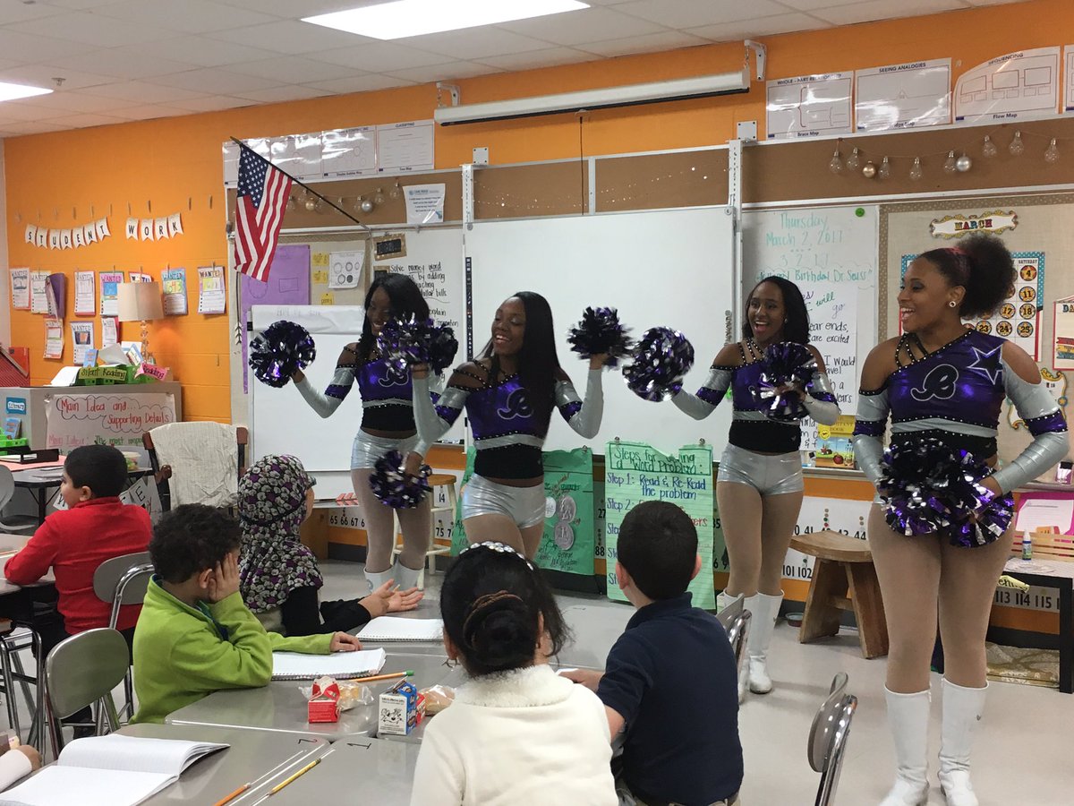 CaneRidgeHS's tweet photo. National Read Week. Ravens at Cane Ridge Elementary 💜@MetroSchools @sitonarcisse @MyFutureMyWay @MNPSLibraries https://t.co/p5RXZKnQme